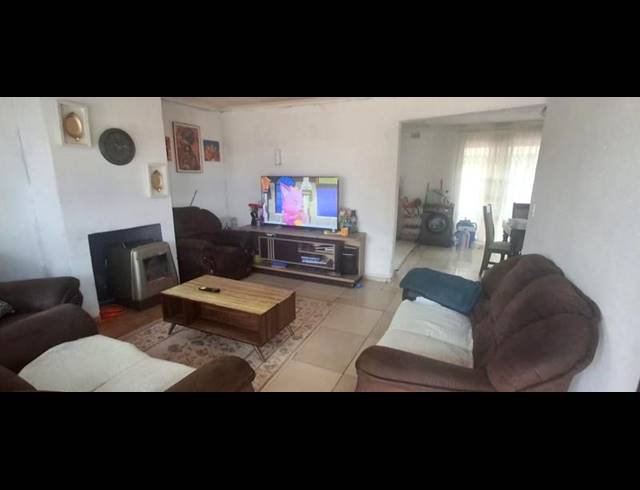 3 BEDROOM HOUSE FOR SALE IN SPRUIT VIEW